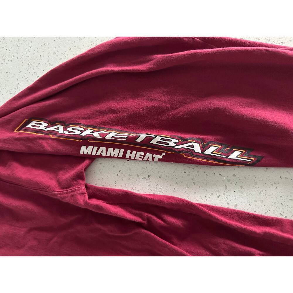 NBA Miami Heat Big Logo Red Long Sleeve Crew Neck w/ Basketball Spelled Out XL - Picture 4 of 7